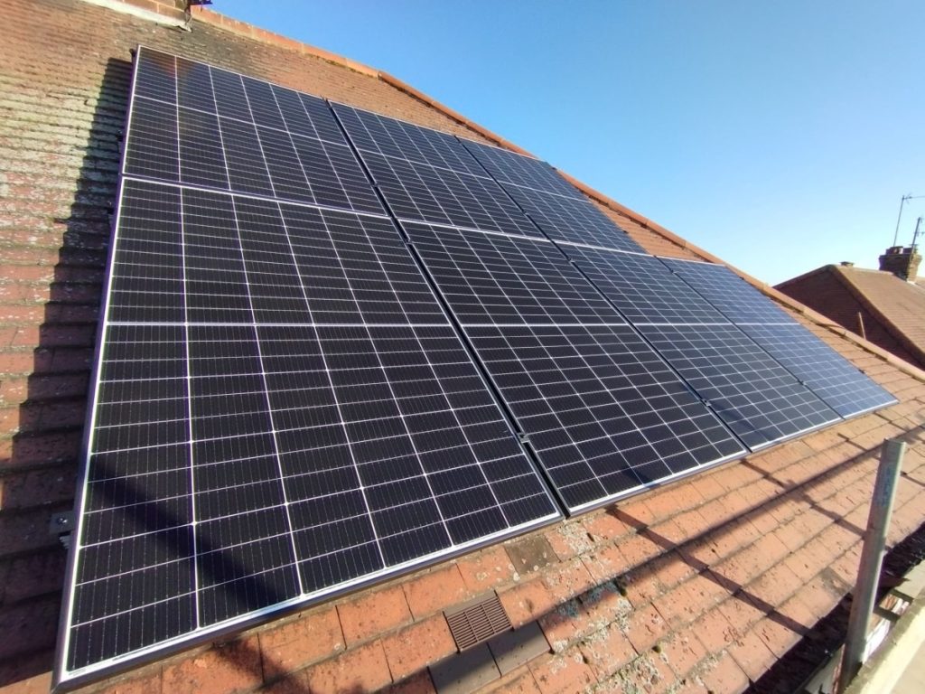 Solar panel installation Hull-min